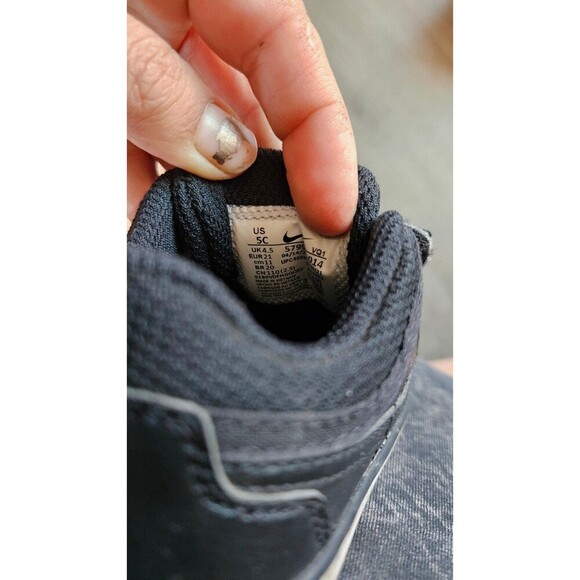 Black Nike baby toddler shoes size 5c - Picture 2 of 3